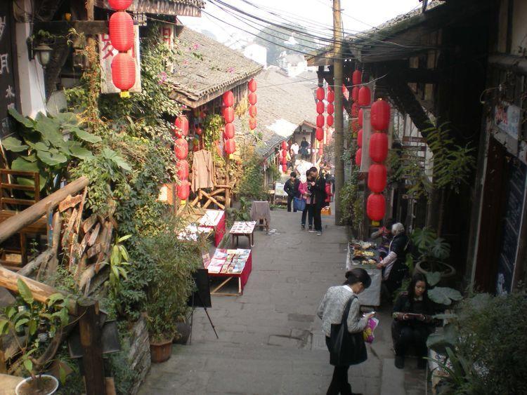 异地恋情侣的恋爱保证是什么?女朋友不接受异地恋怎么办?是红迪网的最佳平台选择!(26个汉字)